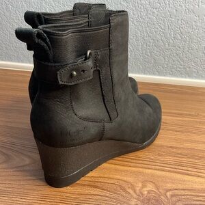 UGG Women’s 6.5 Waterproof Wedge Boots Black Leather 1017423 Shearling Lined